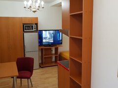 Eroii Revolutiei, Giurgiului, 5 min. de metrou, in vila, tv, renovata